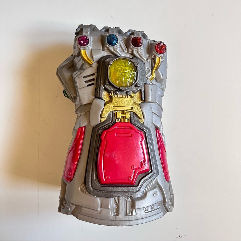 Hasbro Marvel Avengers Endgame Electronic Fist